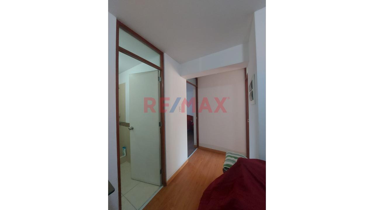 Venta De Departamento En Tercer Piso Con Cochera Cerca Al Mercado De Productores En Ate — foto 9