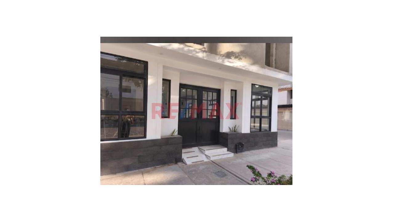 Moderno Local Comercial En Urb. Angamos - 1