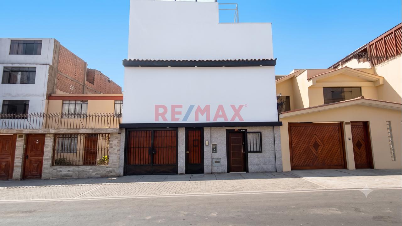Venta De Amplia Casa Remodelada En Urb. San Antonio – Bellavista — foto 6