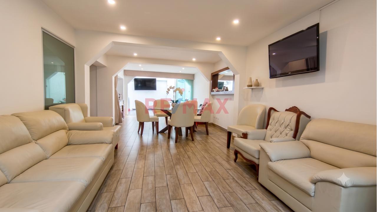 Venta De Amplia Casa Remodelada En Urb. San Antonio – Bellavista — foto 5