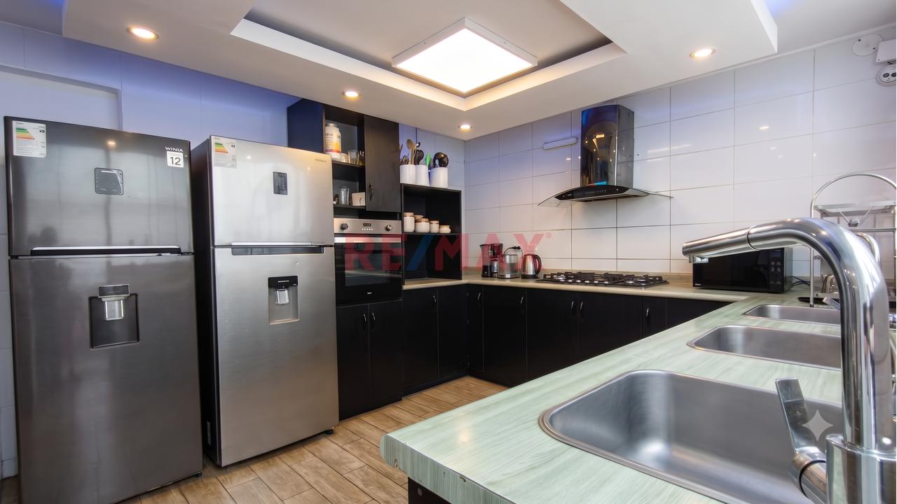 Venta De Amplia Casa Remodelada En Urb. San Antonio – Bellavista — foto 3