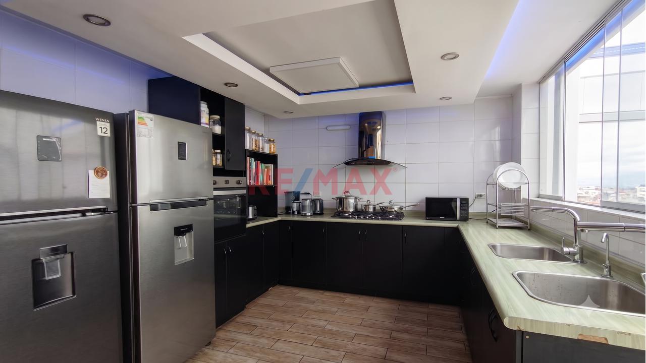 Venta De Amplia Casa Remodelada En Urb. San Antonio – Bellavista — foto 4