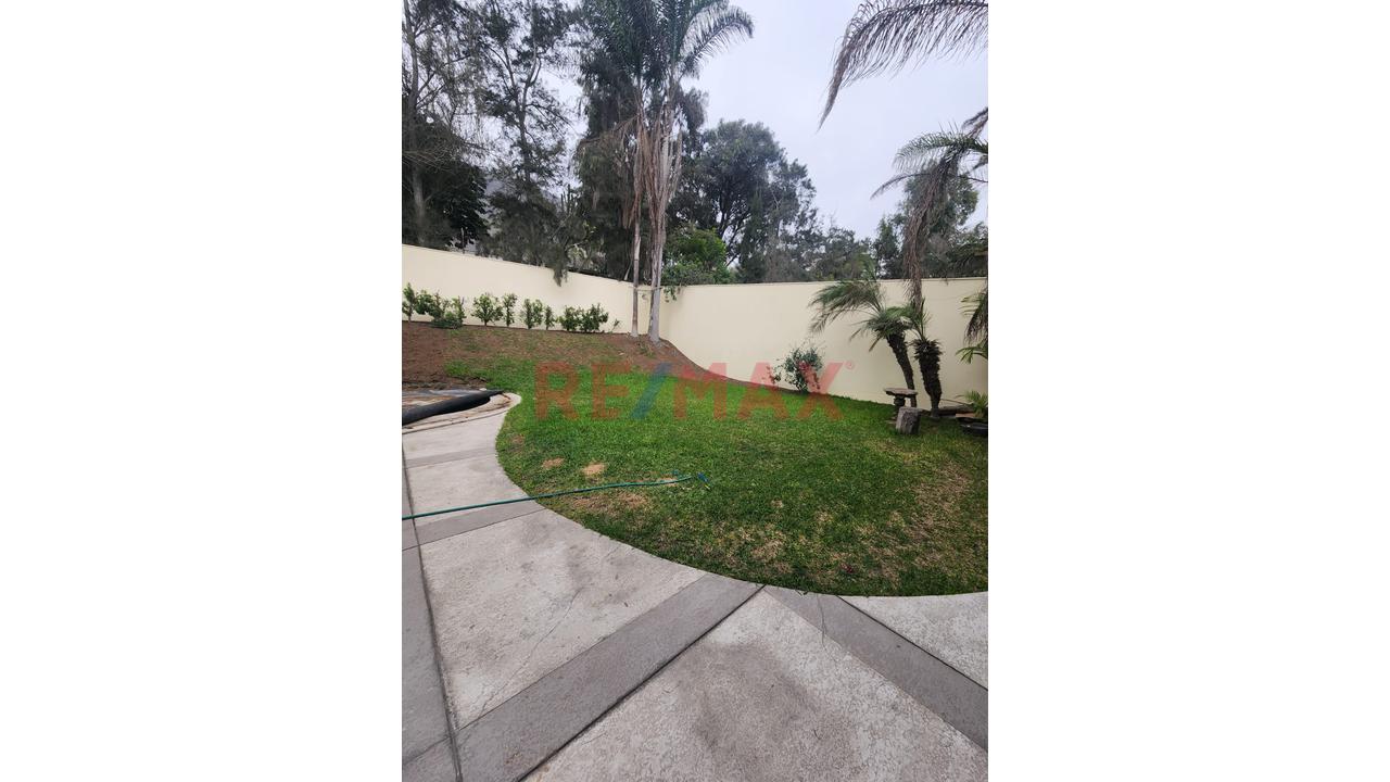 Alquilo Casa Con Piscina Y Frente Al Parque En Urb Alamos De Monterrico - Surco — foto 3