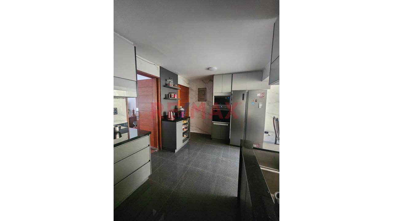Alquilo Casa Con Piscina Y Frente Al Parque En Urb Alamos De Monterrico - Surco — foto 2