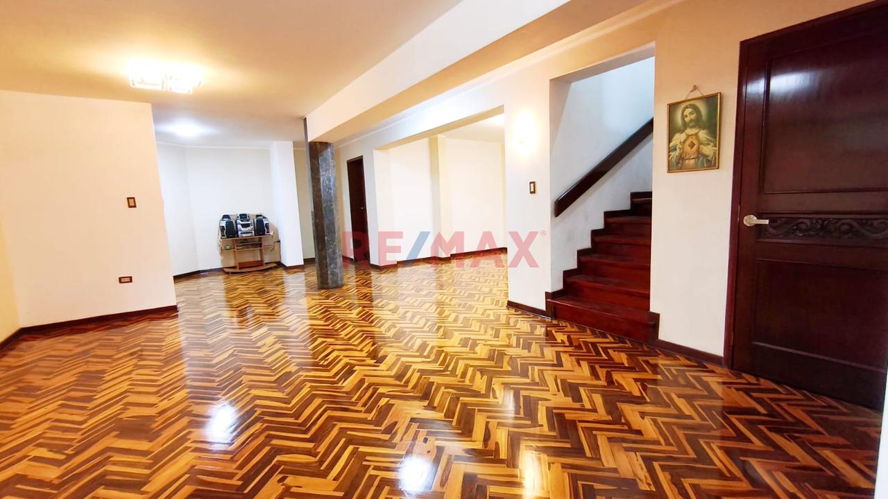Casa En Alquiler De 266.85 M²| Cercado De Lima – Límite Con Pueblo Libre - 2