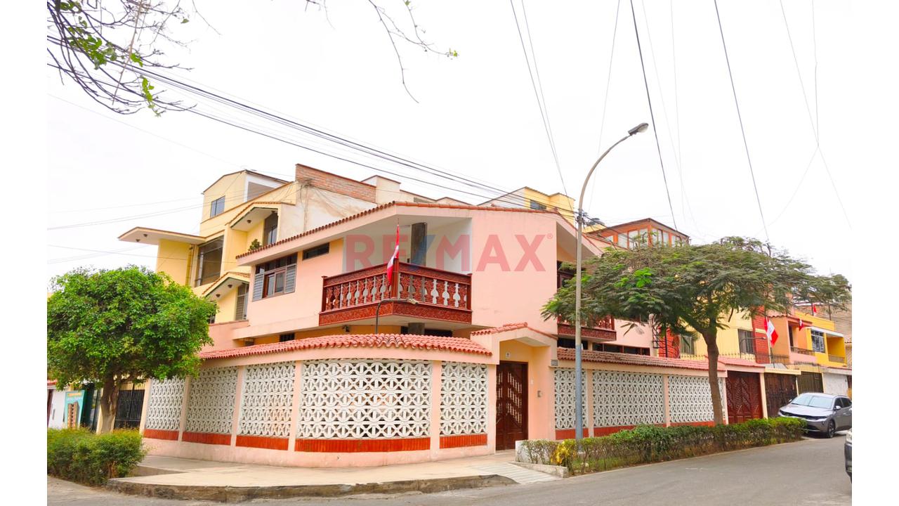 Casa En Alquiler De 266.85 M²| Cercado De Lima – Límite Con Pueblo Libre - 1