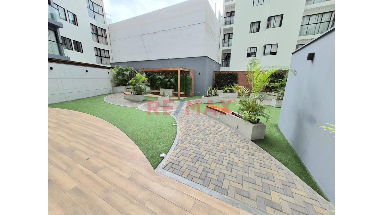 Alquiler De Exclusivo Departamento Con Estacionamiento – Jesús María — foto 15