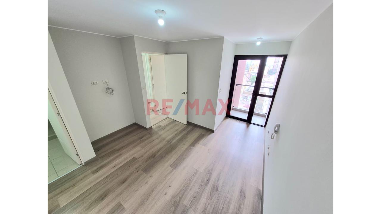 Alquiler De Exclusivo Departamento Con Estacionamiento – Jesús María — foto 5