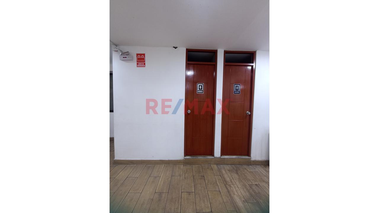 Alquiler De Local Comercial  En Smp. - Alt. 18 Av Peru. - 7