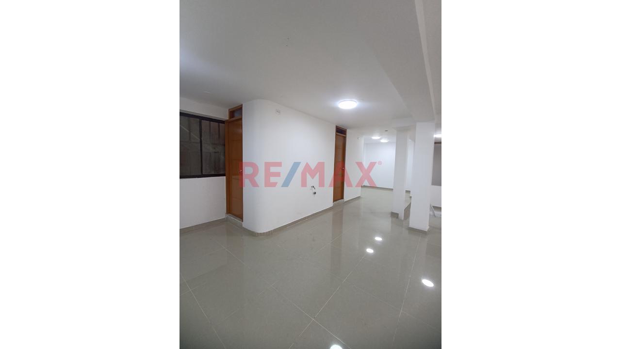 Alquiler De Local Comercial  En Smp. - Alt. 18 Av Peru. - 13