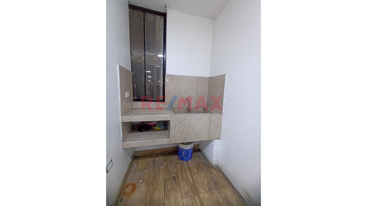 Alquiler De Local Comercial  En Smp. - Alt. 18 Av Peru. - 6