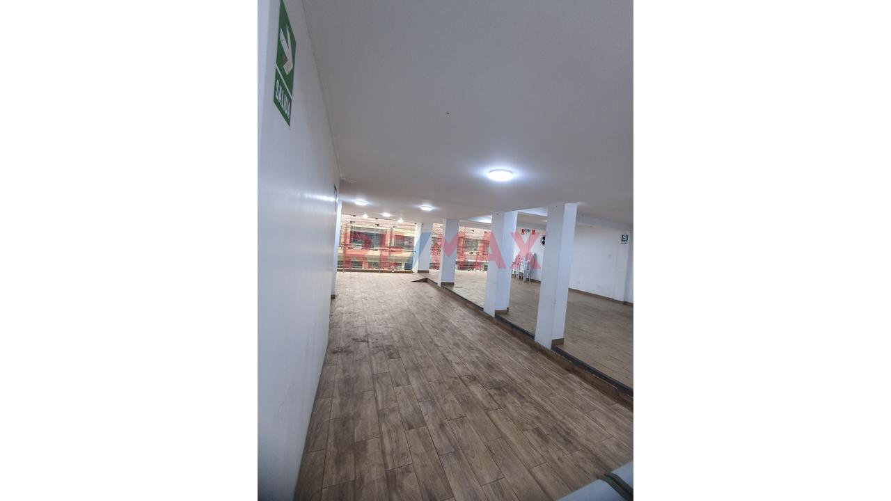 Alquiler De Local Comercial  En Smp. - Alt. 18 Av Peru. - 4