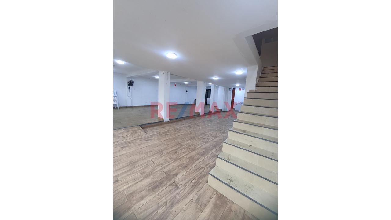 Alquiler De Local Comercial  En Smp. - Alt. 18 Av Peru. - 9
