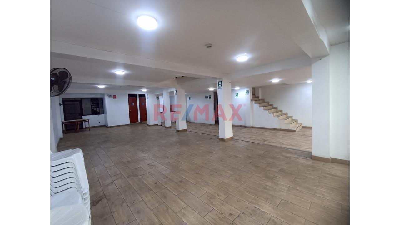 Alquiler De Local Comercial  En Smp. - Alt. 18 Av Peru. - 3