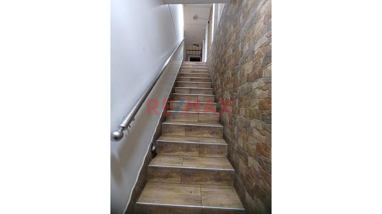 Alquiler De Local Comercial  En Smp. - Alt. 18 Av Peru. - 2