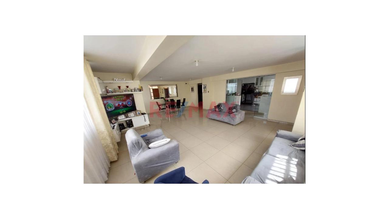 Oportunidad Única: Casa Multifamiliar O Comercial En Esquina (Frente A La Uni) — foto 8