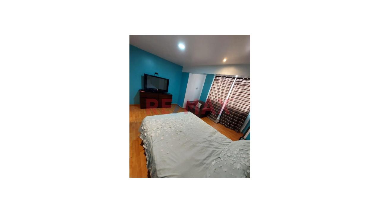 Oportunidad Única: Casa Multifamiliar O Comercial En Esquina (Frente A La Uni) — foto 3
