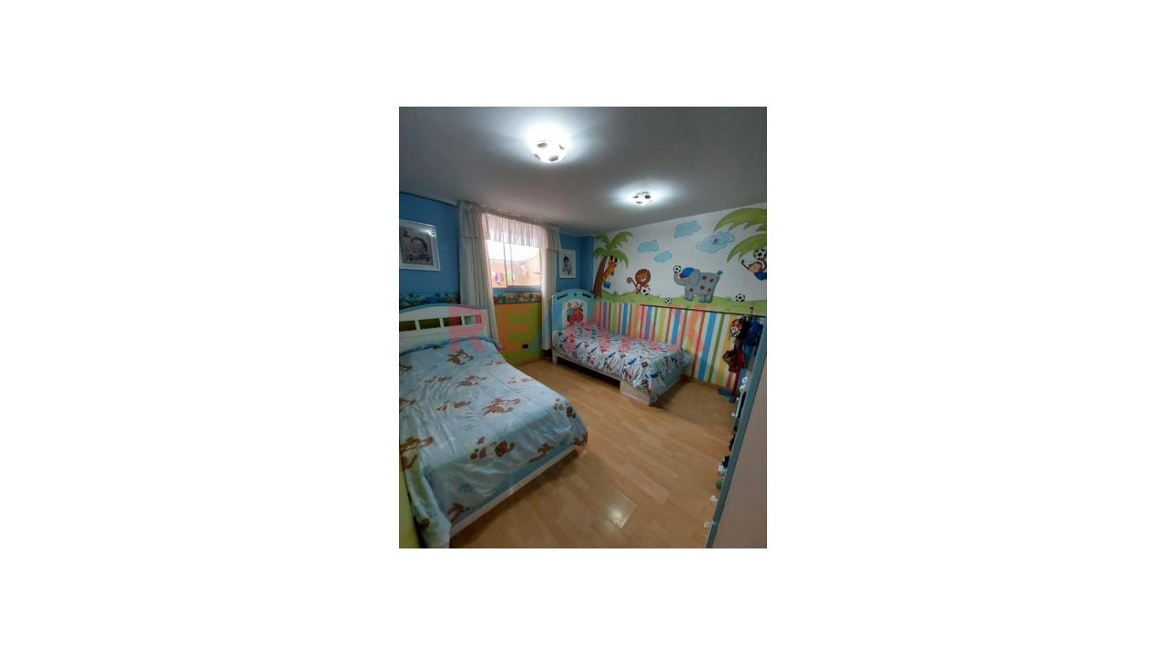 Oportunidad Única: Casa Multifamiliar O Comercial En Esquina (Frente A La Uni) — foto 2