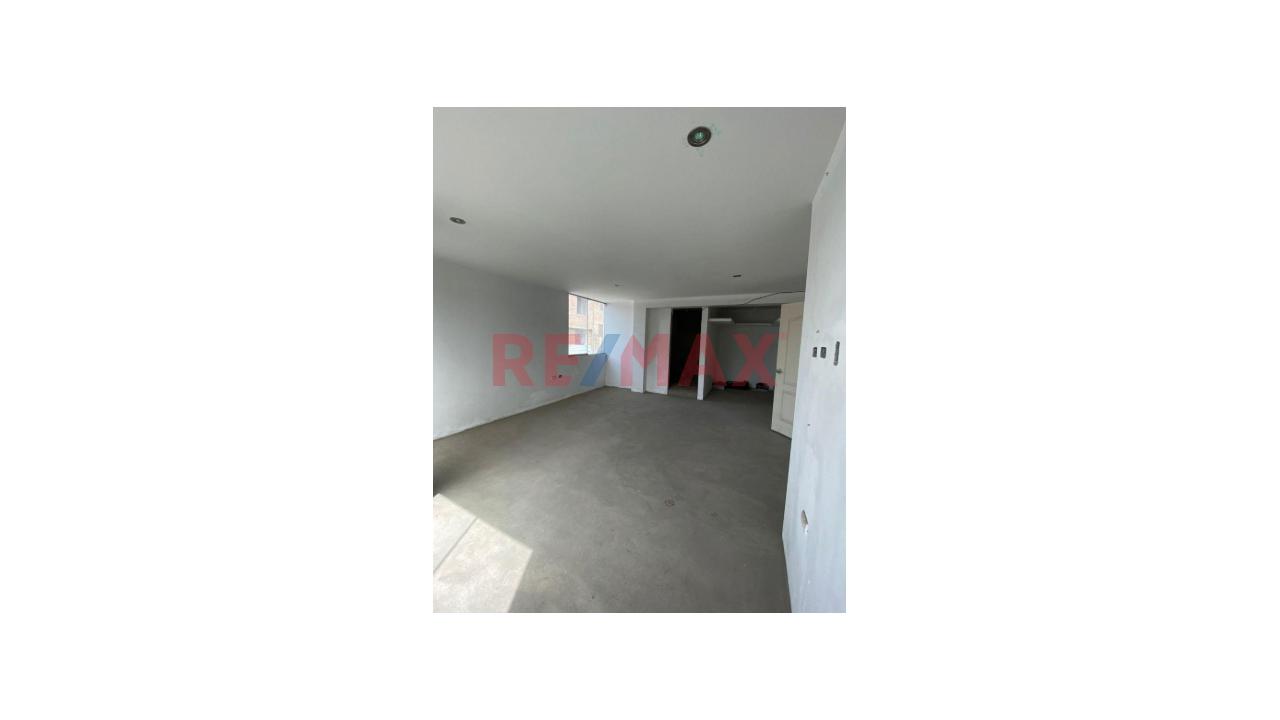 Oportunidad Única: Casa Multifamiliar O Comercial En Esquina (Frente A La Uni) — foto 9