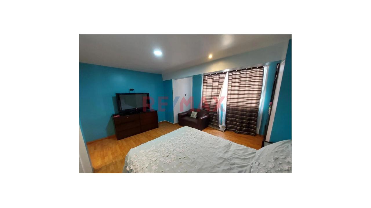Oportunidad Única: Casa Multifamiliar O Comercial En Esquina (Frente A La Uni) — foto 11