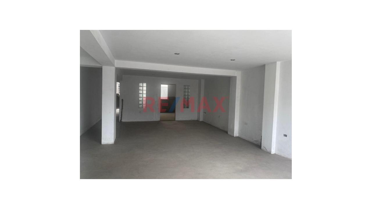Oportunidad Única: Casa Multifamiliar O Comercial En Esquina (Frente A La Uni) — foto 12