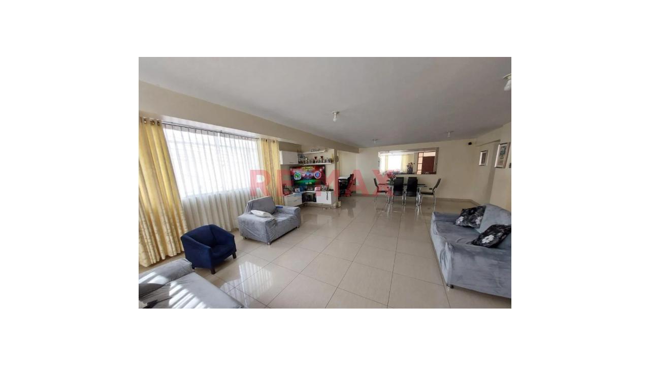 Oportunidad Única: Casa Multifamiliar O Comercial En Esquina (Frente A La Uni)