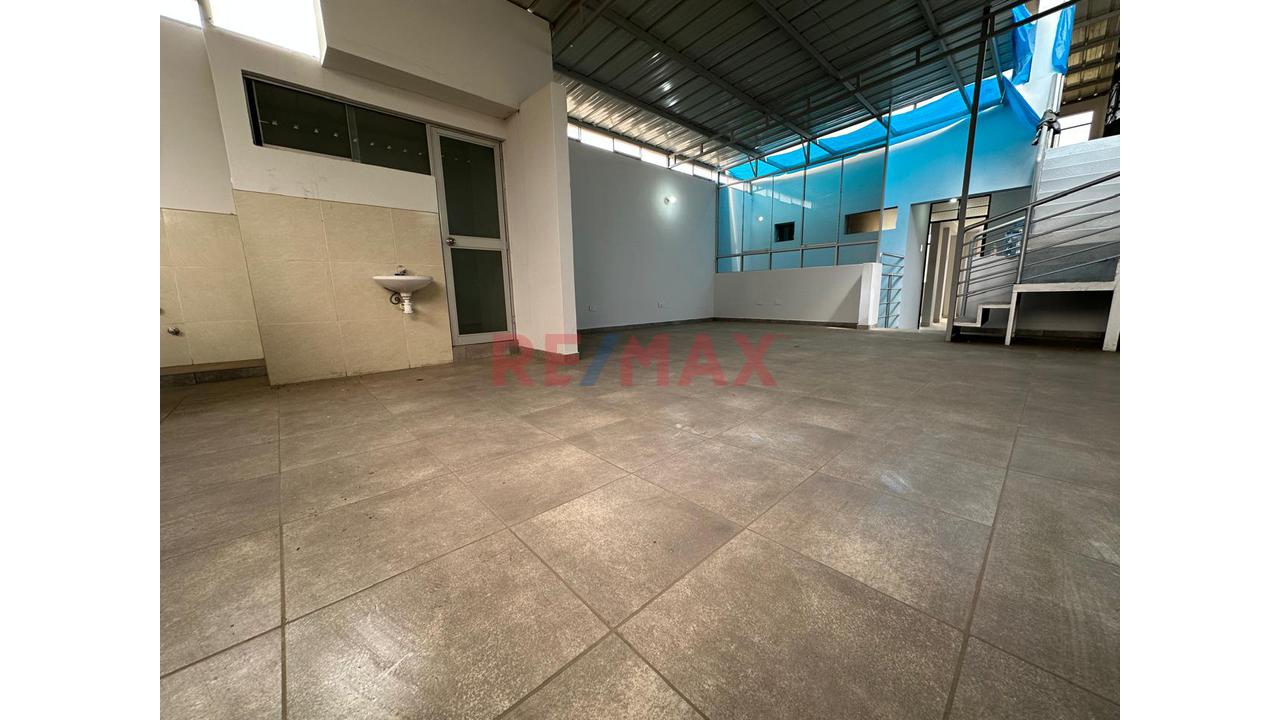 Alquilo Edificio Institucional | Ciudad Del Deporte | Ventanilla - 17