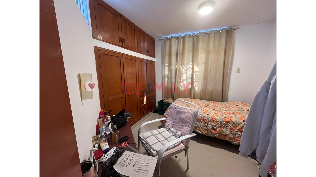 Venta De Amplia Casa En Urb Lourdes - 8