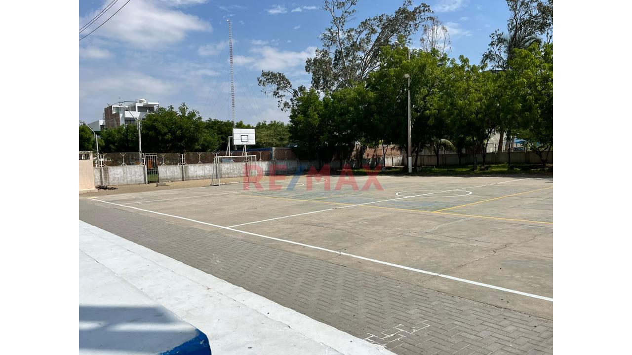 Venta De Amplia Casa En Urb Lourdes - 20