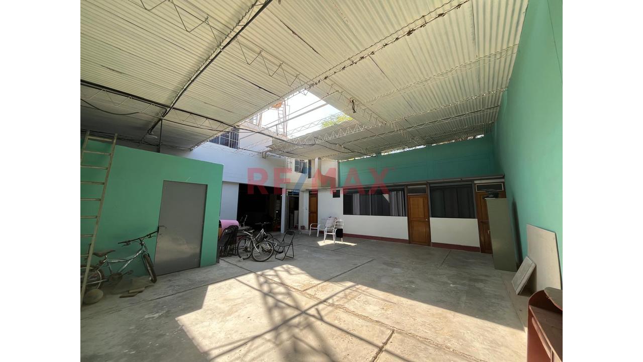 Venta De Amplia Casa En Urb Lourdes - 11