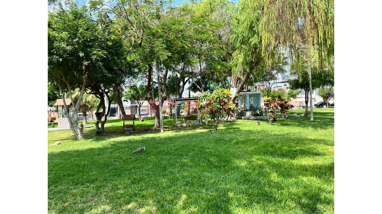 Venta De Amplia Casa En Urb Lourdes - 17