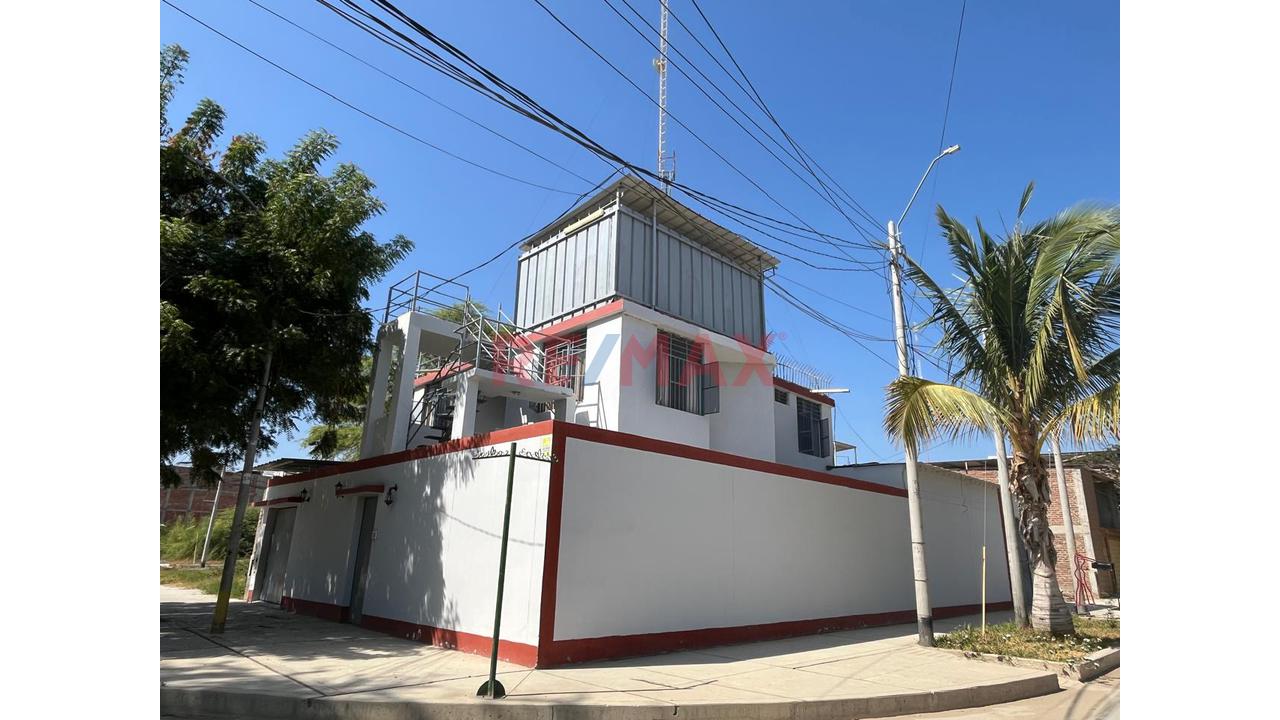 Venta De Amplia Casa En Urb Lourdes
