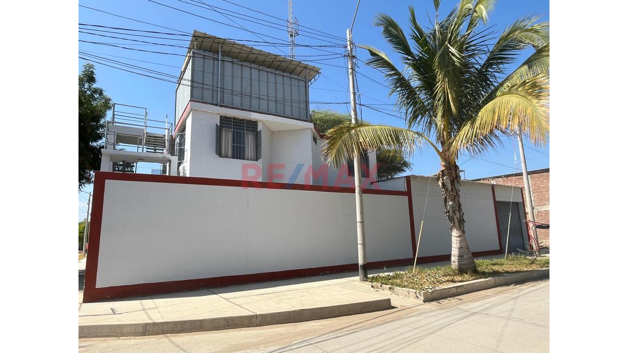 Venta De Amplia Casa En Urb Lourdes - 3