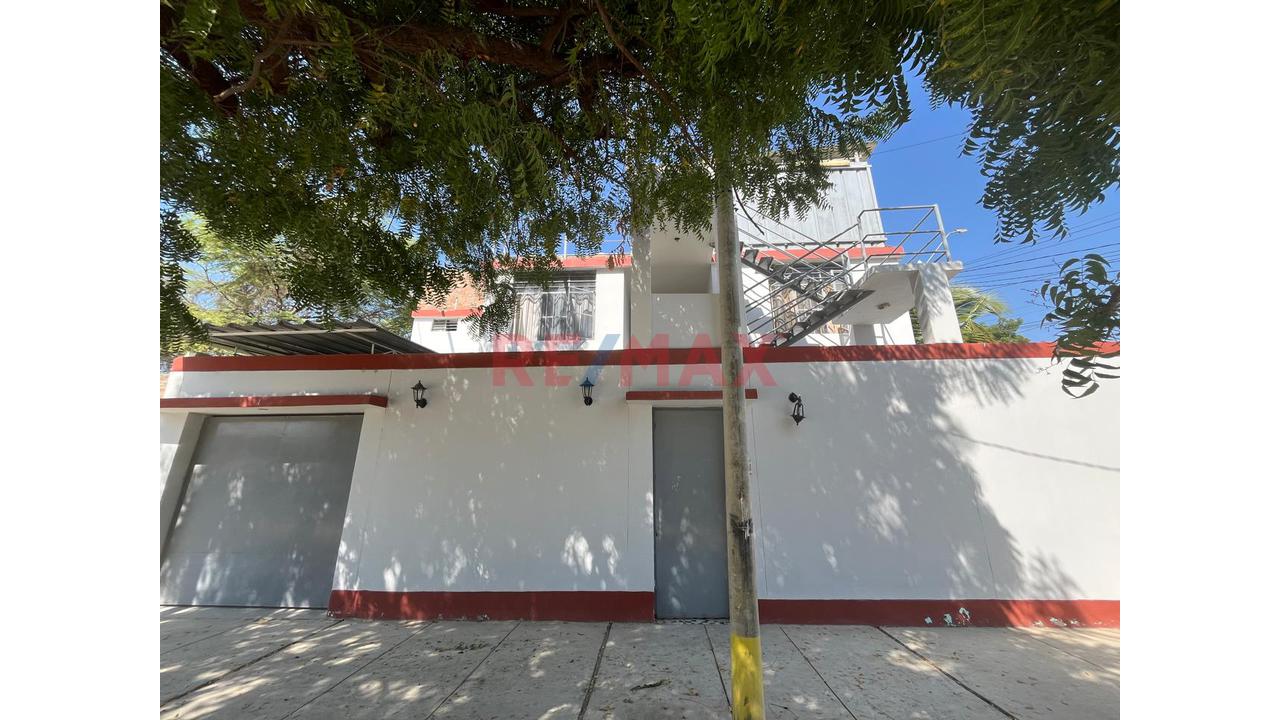 Venta De Amplia Casa En Urb Lourdes - 2