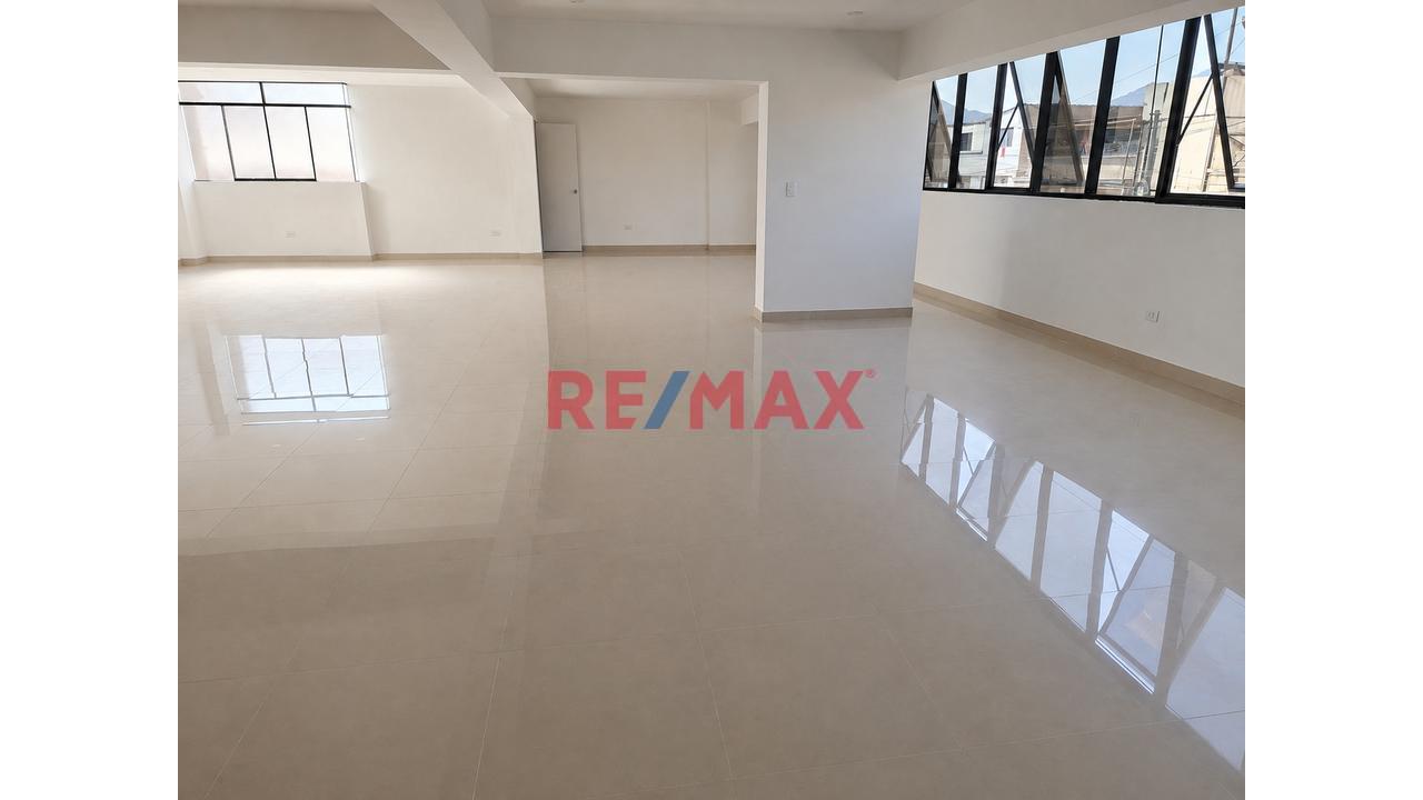 Alquiler De Amplio Local Comercial /Industrial De Estreno – 240 M² - 2
