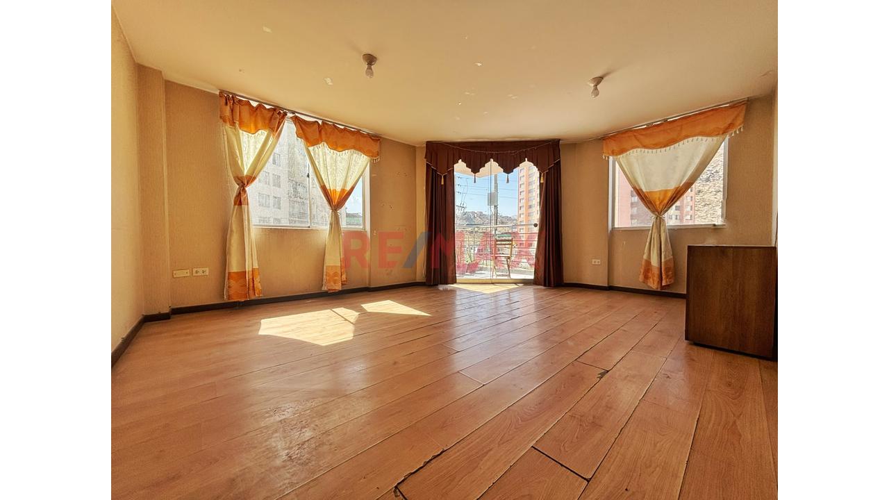 Departamento En 3Ero Piso En Esquina - 1