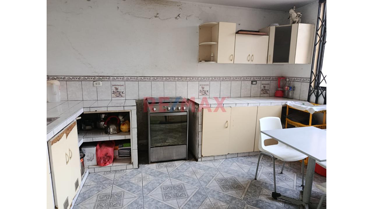 Se Vende Excelente Departamento De 120 M2 En Los Olivos, Frente A Parque. — foto 2