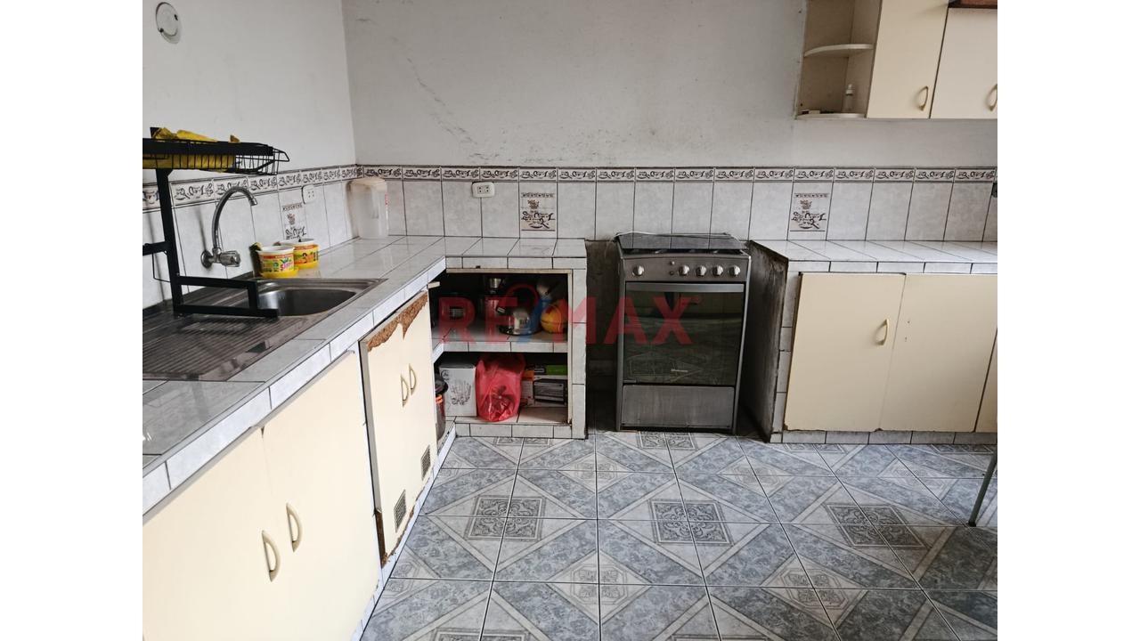 Se Vende Excelente Departamento De 120 M2 En Los Olivos, Frente A Parque. — foto 4