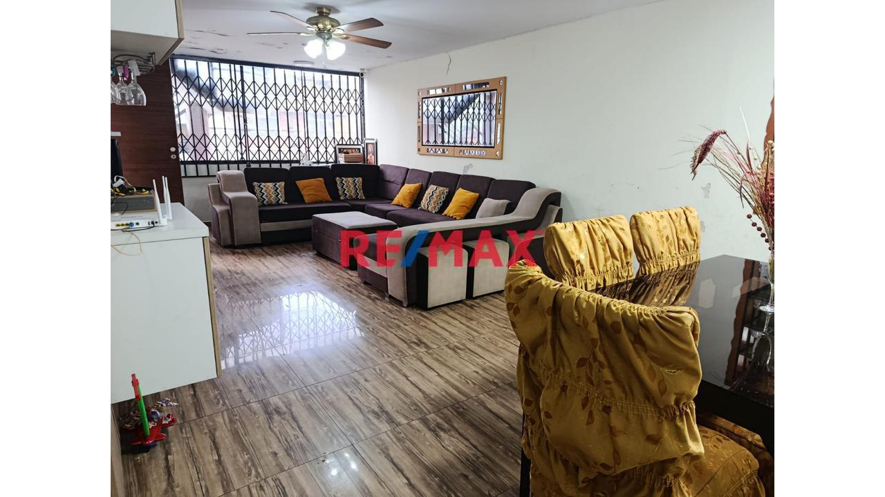 Se Vende Excelente Departamento De 120 M2 En Los Olivos, Frente A Parque.