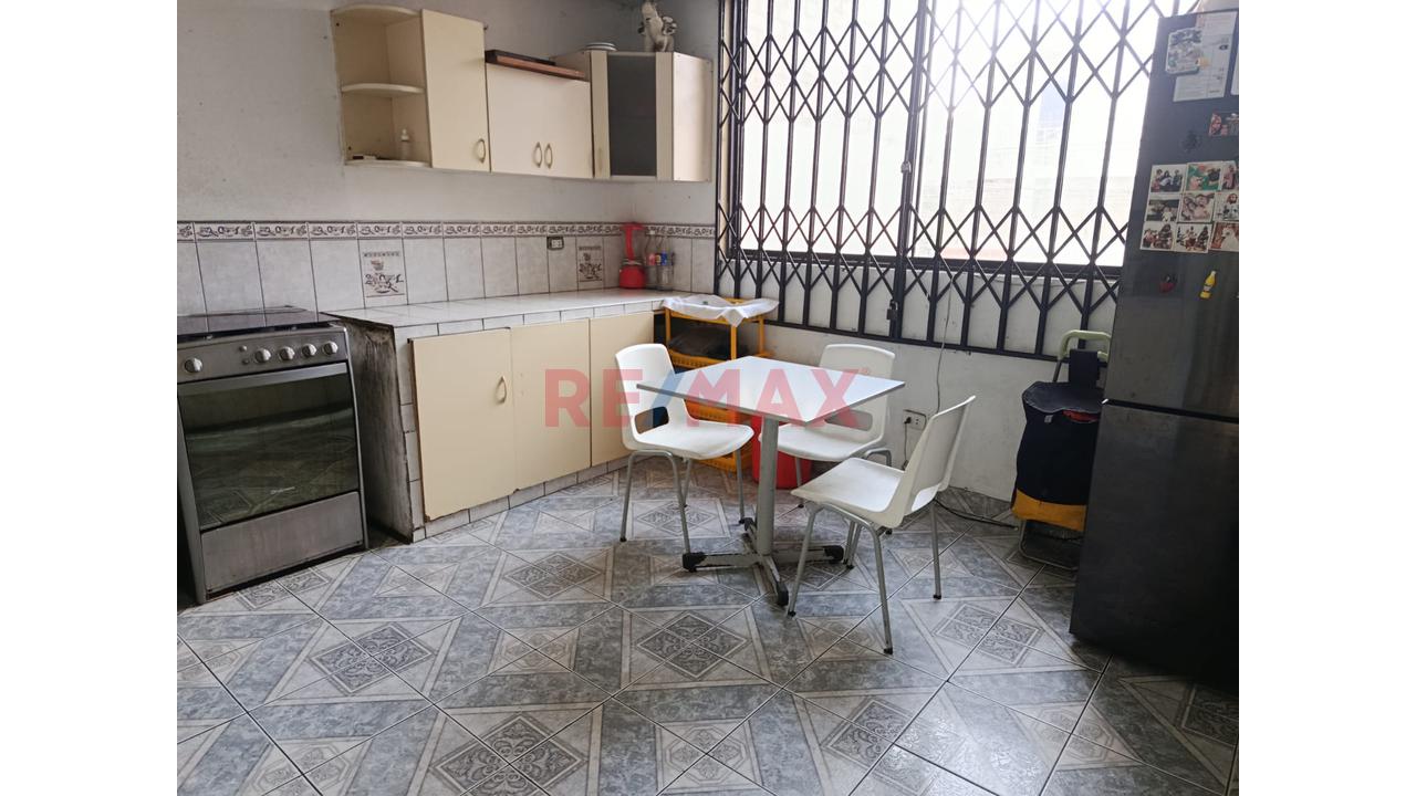 Se Vende Excelente Departamento De 120 M2 En Los Olivos, Frente A Parque. — foto 3