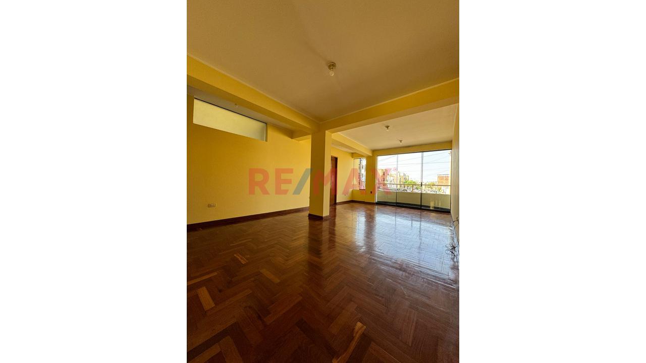 Alquilo Amplio Departamento 90M2 4To Piso Las Viñas De San Antonio Surco — foto 2