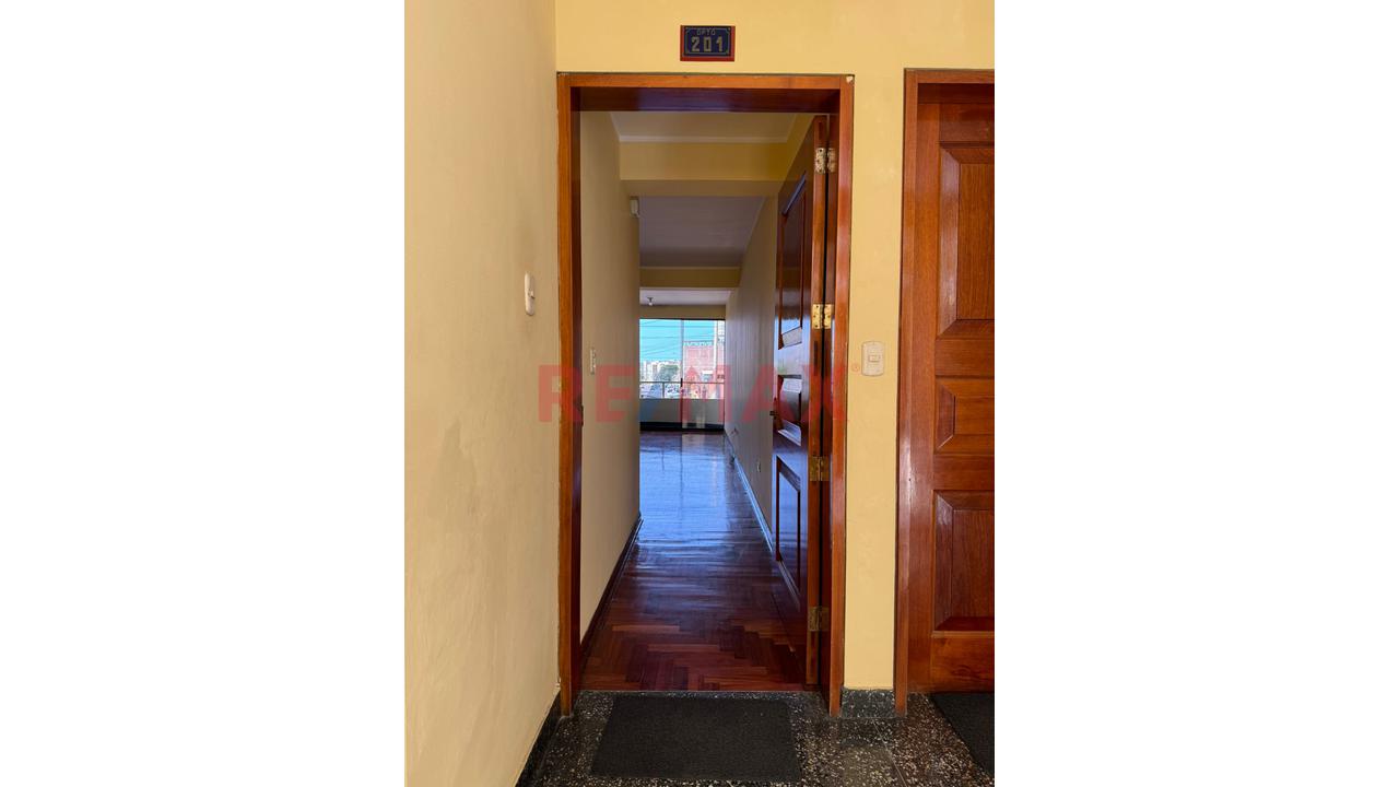 Alquilo Amplio Departamento 90M2 4To Piso Las Viñas De San Antonio Surco — foto 6