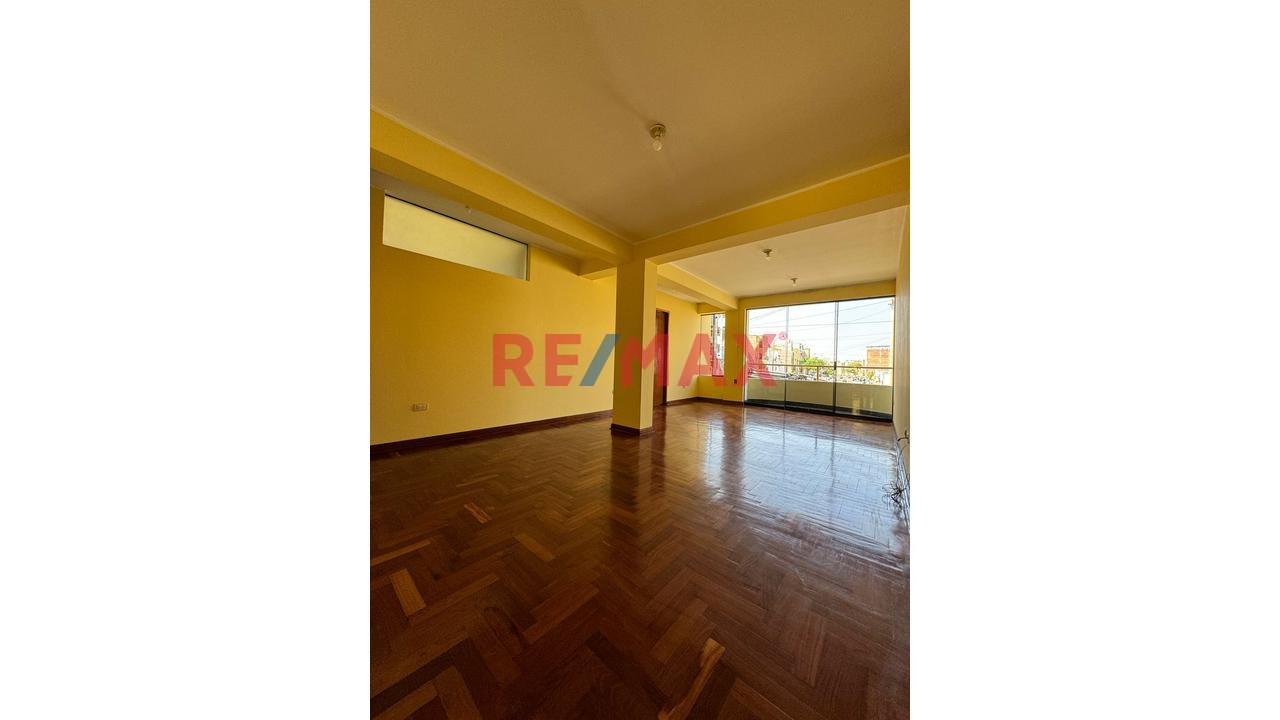 Alquilo Amplio Departamento 90M2 4To Piso Las Viñas De San Antonio Surco