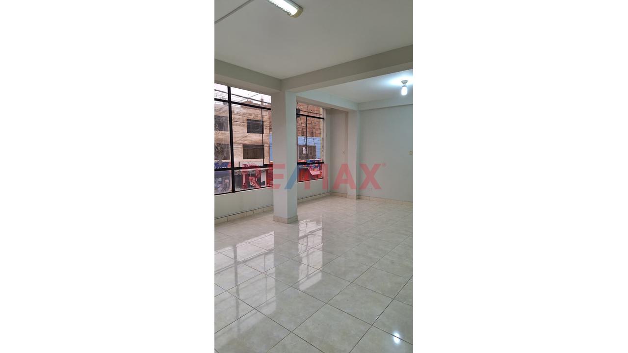Se Alquila 2 Piso 140 M2 Para Negocio Y Vivienda Super Espacioso Con Manparas Grandes Y Muy Iluminadas..!!! — foto 8