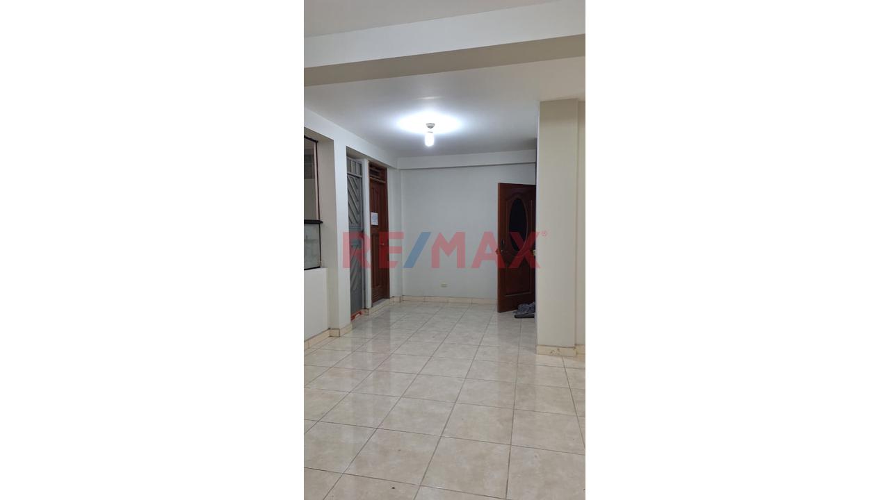 Se Alquila 2 Piso 140 M2 Para Negocio Y Vivienda Super Espacioso Con Manparas Grandes Y Muy Iluminadas..!!! — foto 6
