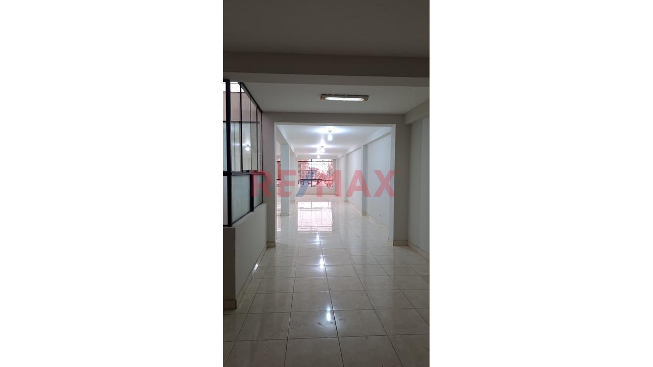 Se Alquila 2 Piso 140 M2 Para Negocio Y Vivienda Super Espacioso Con Manparas Grandes Y Muy Iluminadas..!!! — foto 11
