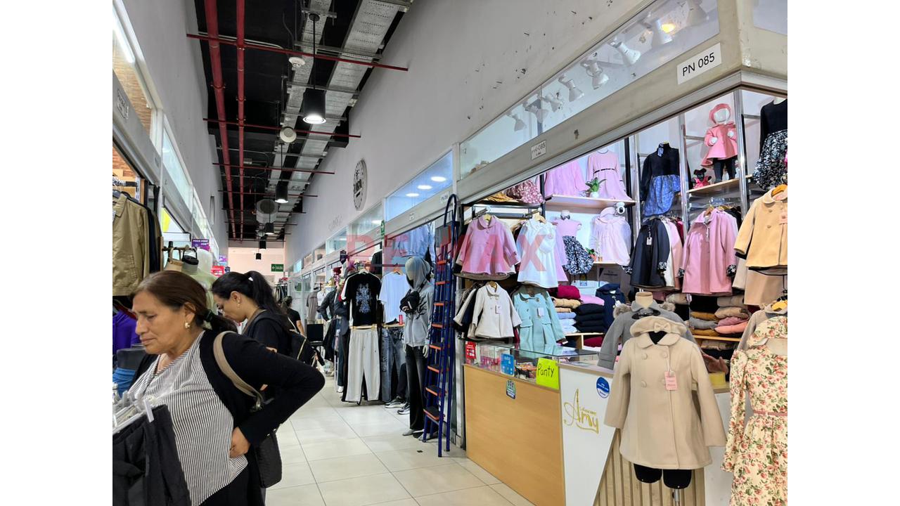 Oportunidad De Negocio!!! Se Vende Tienda En El 1Er Nivel Del Gran C.C. Gama De Gamarra — foto 6