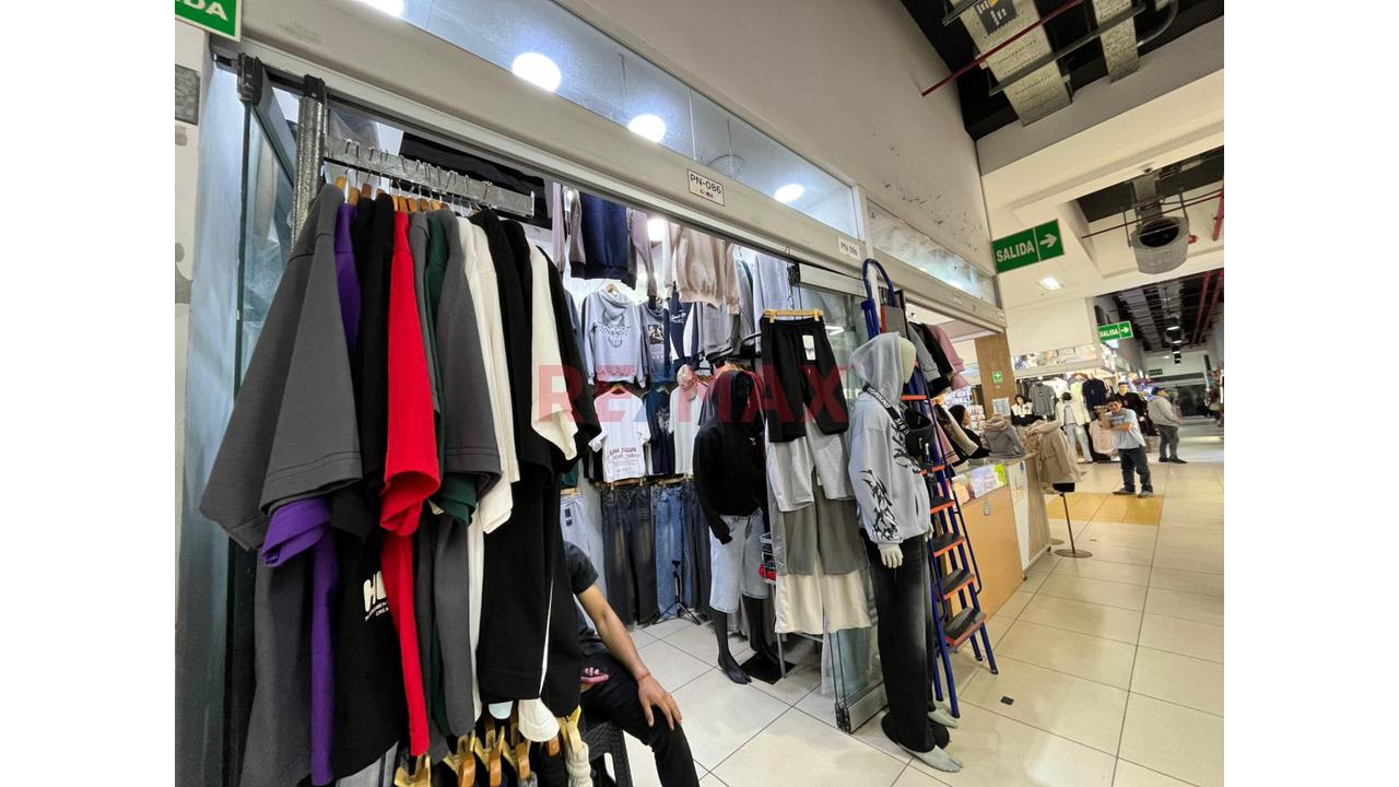 Oportunidad De Negocio!!! Se Vende Tienda En El 1Er Nivel Del Gran C.C. Gama De Gamarra — foto 3