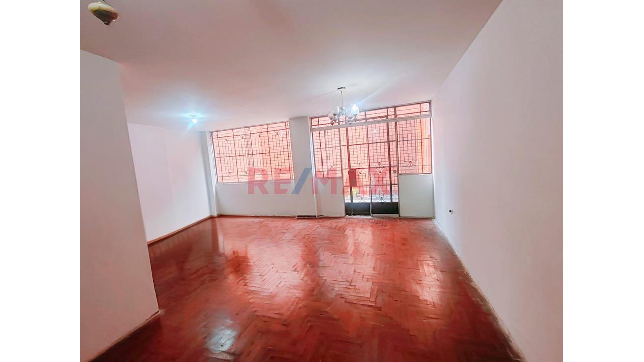 Venta De Casa Con 3 Minidepartamentos En La 3.ª Cuadra De La Av. Bolognesi – Barranco — foto 3