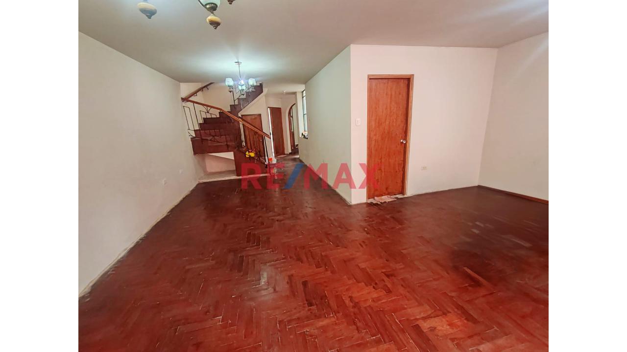 Venta De Casa Con 3 Minidepartamentos En La 3.ª Cuadra De La Av. Bolognesi – Barranco